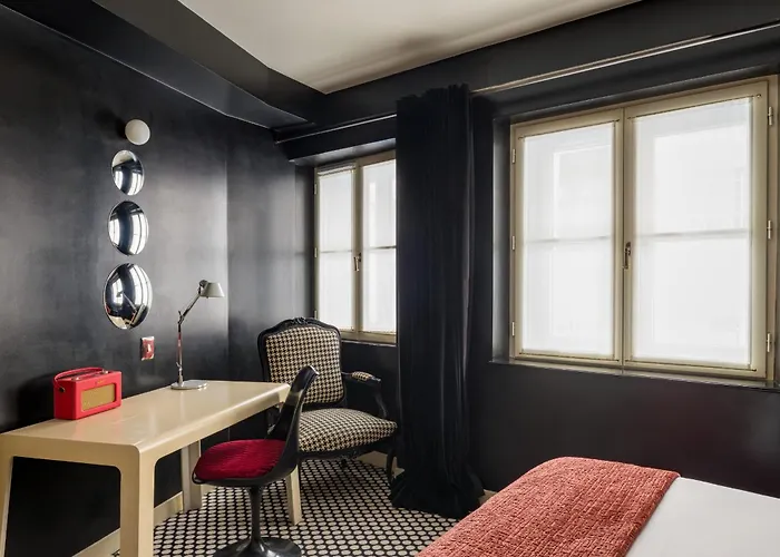 Du Petit Moulin, Haute Couture By Lacroix Hotel