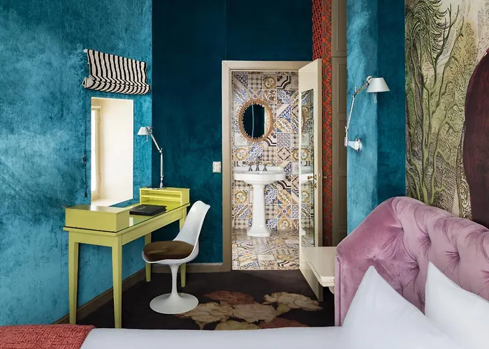 Hotel Du Petit Moulin, Haute Couture By Lacroix 4*