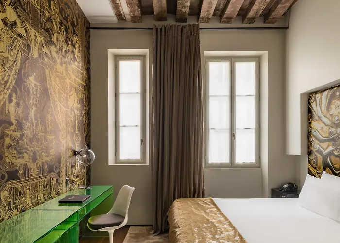 Du Petit Moulin, Haute Couture By Lacroix 4*