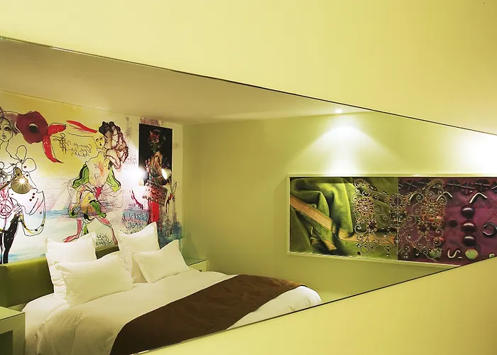 Hotel Du Petit Moulin, Haute Couture By Lacroix París