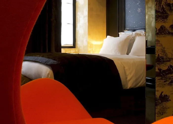 Du Petit Moulin, Haute Couture By Lacroix 4*