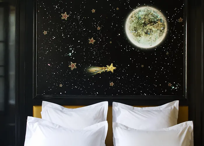 Hotel Du Petit Moulin, Haute Couture By Lacroix 4*