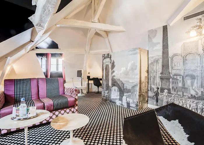 Hotel Du Petit Moulin, Haute Couture By Lacroix París