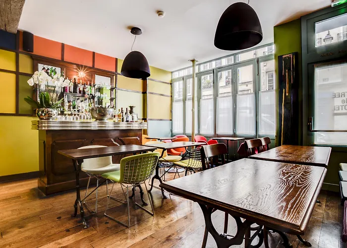 Du Petit Moulin, Haute Couture By Lacroix Hotel París