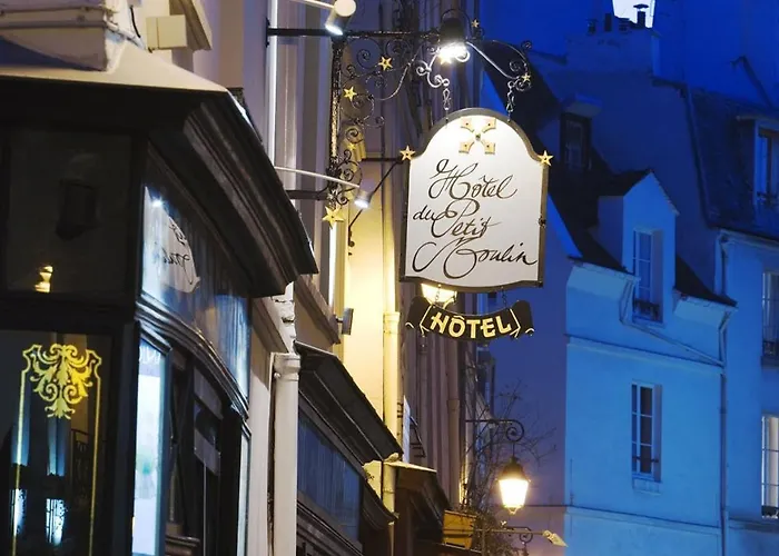 Hotel Du Petit Moulin, Haute Couture By Lacroix París