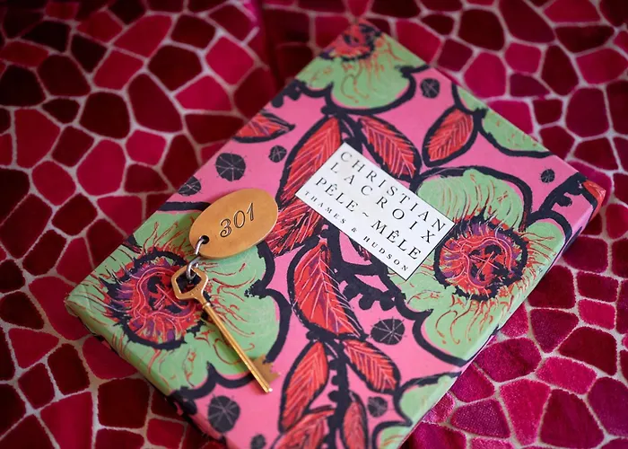 Hotel Du Petit Moulin, Haute Couture By Lacroix París