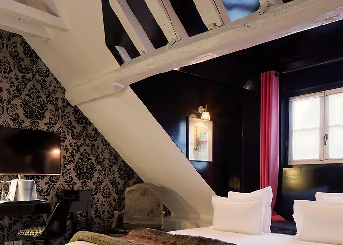 Du Petit Moulin, Haute Couture By Lacroix Hotel París