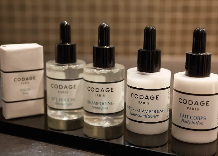 Du Petit Moulin, Haute Couture By Lacroix Hotel