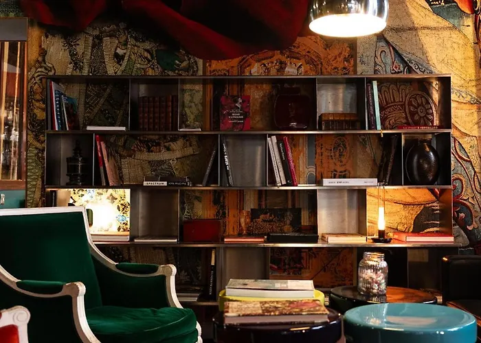 Du Petit Moulin, Haute Couture By Lacroix 4* París