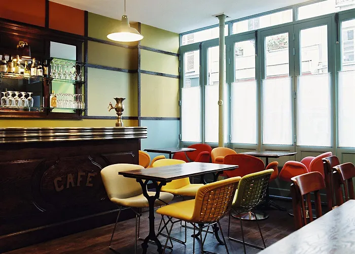 Du Petit Moulin, Haute Couture By Lacroix 4* París