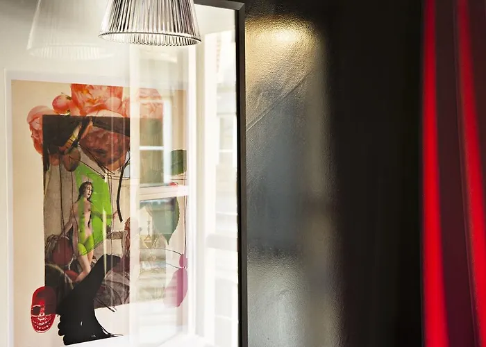 Du Petit Moulin, Haute Couture By Lacroix Hotel París