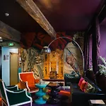 מלון Du Petit Moulin, Haute Couture By Lacroix