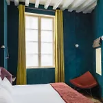 Du Petit Moulin, Haute Couture By Lacroix מלון 4*