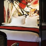 Отель Du Petit Moulin, Haute Couture By Lacroix 4*