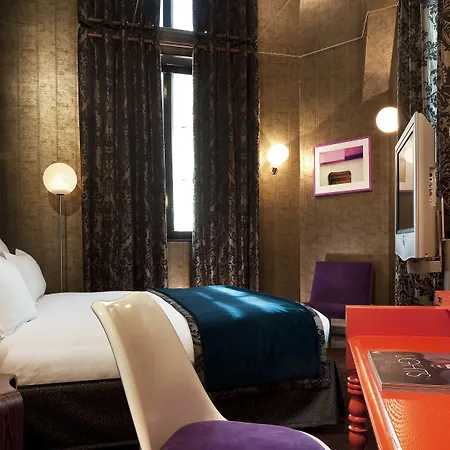 Du Petit Moulin, Haute Couture By Lacroix Otel 4*