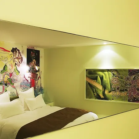 Otel Du Petit Moulin, Haute Couture By Lacroix Paris
