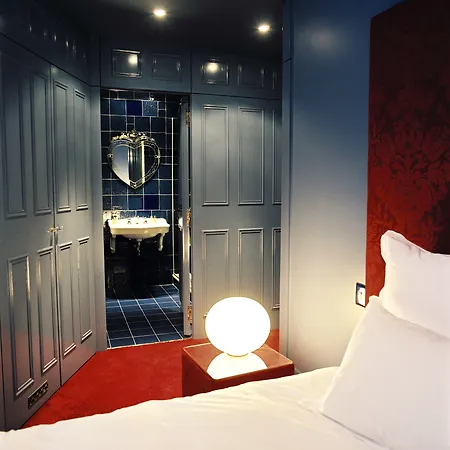 Du Petit Moulin, Haute Couture By Lacroix Otel Paris