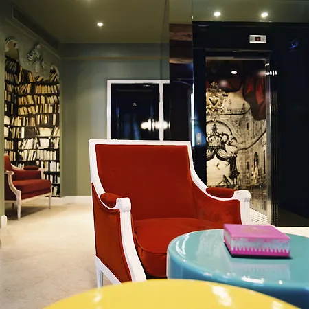 Du Petit Moulin, Haute Couture By Lacroix Otel Paris