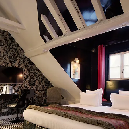 Du Petit Moulin, Haute Couture By Lacroix Otel Paris